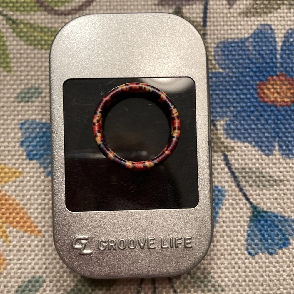 EUC Groove Life. Aspire ring. Size 6 - Picture 2 of 3